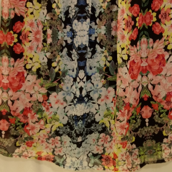 SPEECHLESS FLORAL DRESS FREE WHEN BUNDLED WITH PURCHASE OF $25 OR MORE - Picture 3 of 7